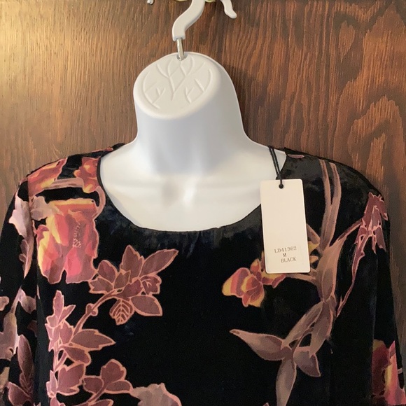 Velvet Floral Bell Sleeve Dress - Picture 4 of 4